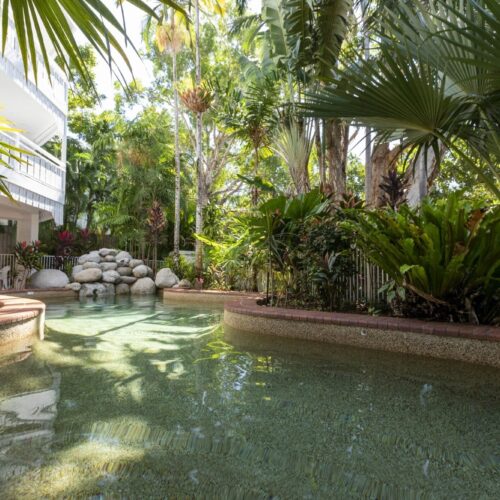 the-white-house-port-douglas-resort-pool-09